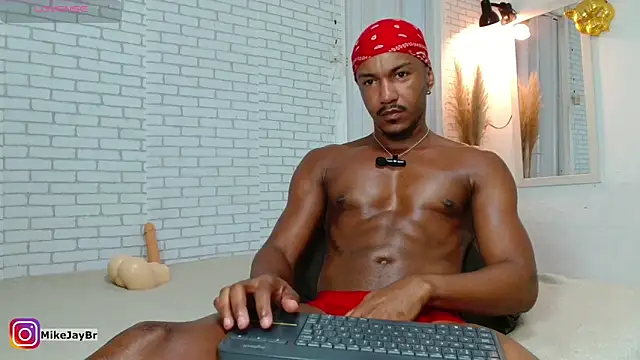Snapshot of mikejaybra chatting on 8, 2, 2025 mikejaybra online show from 8, 2, 2025