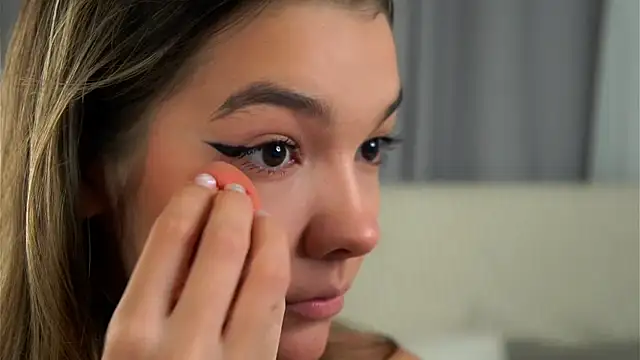 VeronaAppleberry online show from 13, 9, 2025