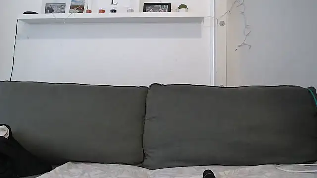 Snapshot of IntiMia chatting on 12, 3, 2025 IntiMia online show from 12, 3, 2025