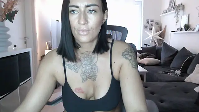 Snapshot of IntiMia chatting on 19, 1, 2026 IntiMia online show from 19, 1, 2026