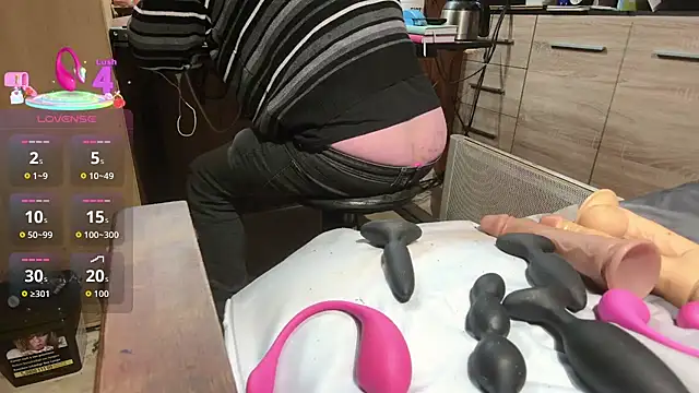 Snapshot of misteryman1956 chatting on 4, 2, 2026 misteryman1956 online show from 4, 2, 2026