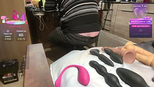 Snapshot of misteryman1956 chatting on 5, 2, 2026 misteryman1956 online show from 5, 2, 2026