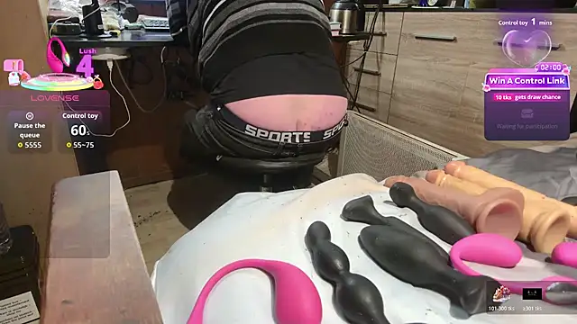 Snapshot of misteryman1956 chatting on 10, 2, 2026 misteryman1956 online show from 10, 2, 2026