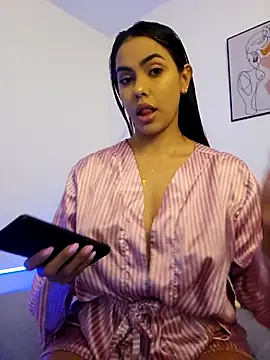 Snapshot of VictoriaEvaans_ chatting on 8, 10, 2025 VictoriaEvaans online show from 8, 10, 2025