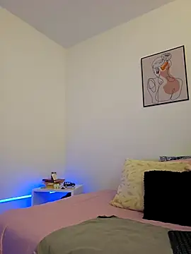 Snapshot of VictoriaEvaans_ chatting on 4, 11, 2025 VictoriaEvaans online show from 4, 11, 2025