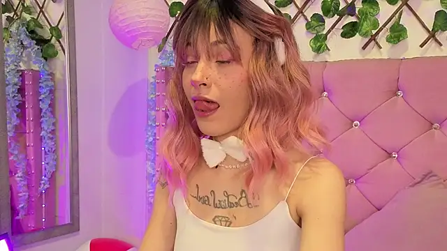 Snapshot of lauren_evans96 chatting on 28, 10, 2025 lauren evans96 online show from 28, 10, 2025