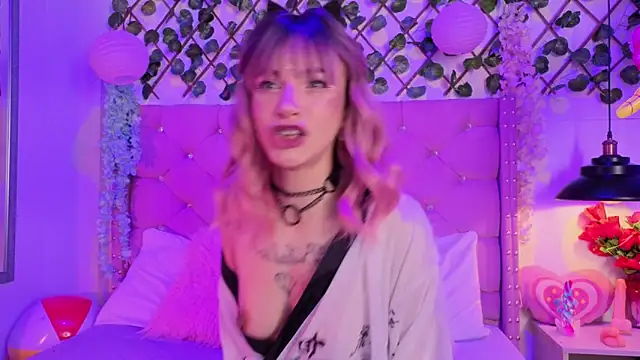 Snapshot of lauren_evans96 chatting on 11, 11, 2025 lauren evans96 online show from 11, 11, 2025