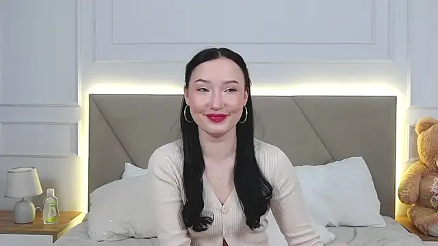 Snapshot of LeilaLow chatting on 17, 12, 2024 LeilaLow online show from 17, 12, 2024