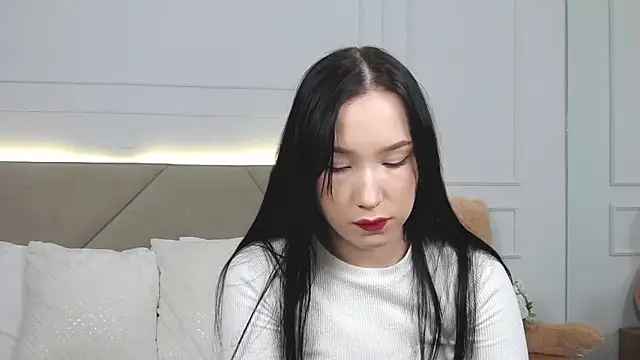 Snapshot of LeilaLow chatting on 6, 1, 2025 LeilaLow online show from 6, 1, 2025