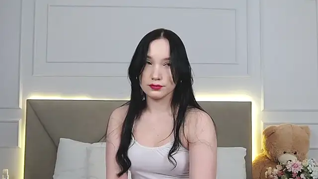 Snapshot of LeilaLow chatting on 7, 2, 2025 LeilaLow online show from 7, 2, 2025