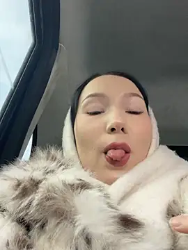 Snapshot of LeilaLow chatting on 16, 2, 2025 LeilaLow online show from 16, 2, 2025