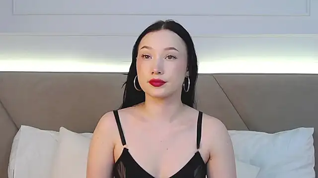 Snapshot of LeilaLow chatting on 27, 2, 2025 LeilaLow online show from 27, 2, 2025