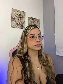 Snapshot of Issabela_G1 chatting on 4, 5, 2026 Issabela G1 online show from 4, 5, 2026