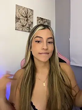 Snapshot of Issabela_G1 chatting on 8, 5, 2026 Issabela G1 online show from 8, 5, 2026