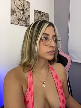 Snapshot of Issabela_G1 chatting on 10, 5, 2026 Issabela G1 online show from 10, 5, 2026