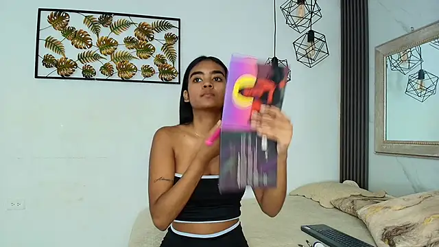 Snapshot of julieta_aguilar1 chatting on 19, 1, 2025 julieta aguilar1 online show from 19, 1, 2025