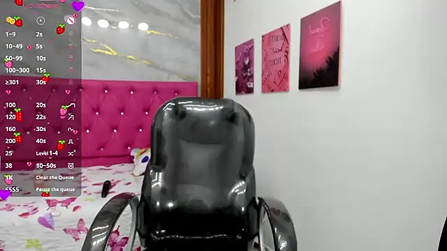 Snapshot of Helen_russo chatting on 10, 4, 2026 Helen russo online show from 10, 4, 2026