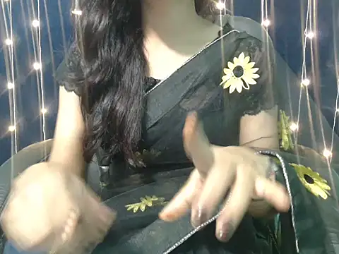 Snapshot of Yashi chatting on 29, 10, 2025 Yashi online show from 29, 10, 2025