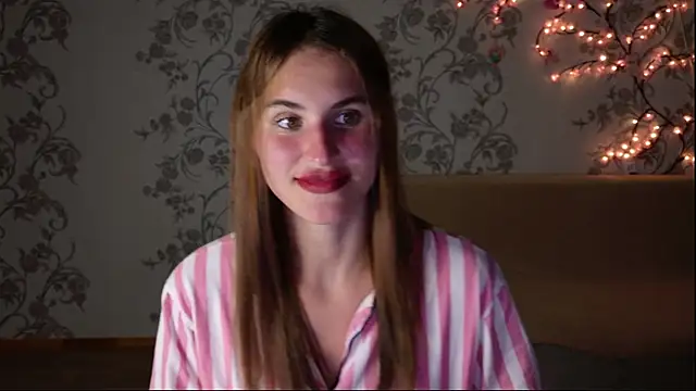 Snapshot of Felicia-Star chatting on 4, 7, 2026 Felicia-Star online show from 4, 7, 2026