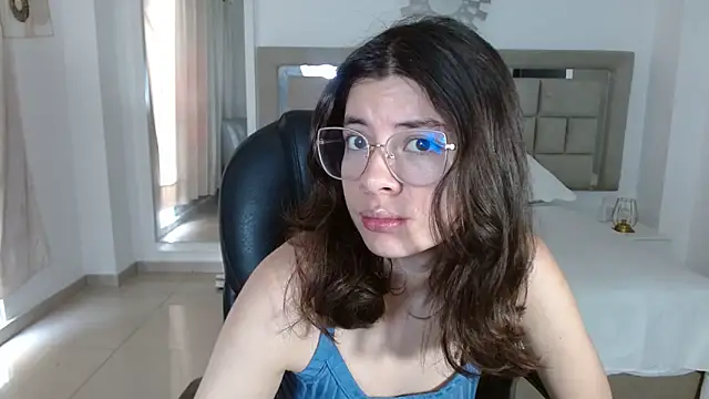 zoecruzz online show from 14, 12, 2025