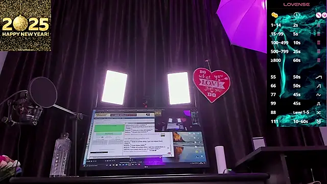 Snapshot of Raissa_sky26 chatting on 5, 1, 2025 Raissa sky26 online show from 5, 1, 2025