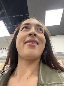 Holly Play online show from 24, 10, 2025