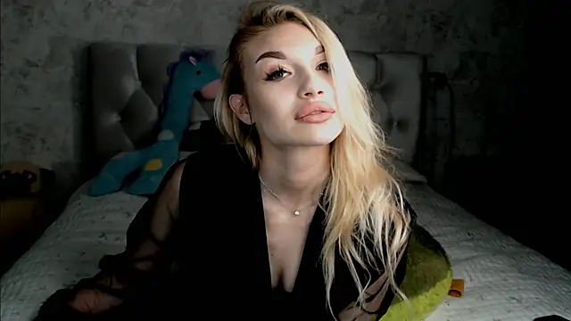 Snapshot of Ella_Milla chatting on 19, 4, 2026 Ella Milla online show from 19, 4, 2026