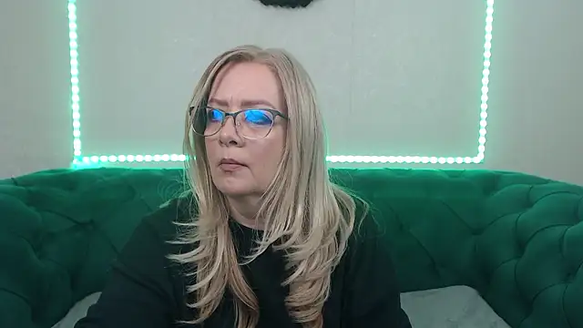 Snapshot of IvanaCharm chatting on 9, 3, 2026 IvanaCharm online show from 9, 3, 2026