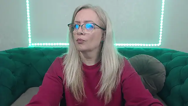 Snapshot of IvanaCharm chatting on 3, 4, 2026 IvanaCharm online show from 3, 4, 2026