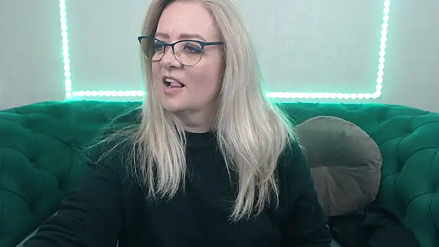 Snapshot of IvanaCharm chatting on 15, 4, 2026 IvanaCharm online show from 15, 4, 2026