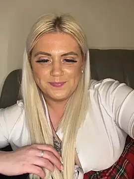 Snapshot of Blondiee3088 chatting on 5, 12, 2024 Blondiee3088 online show from 5, 12, 2024