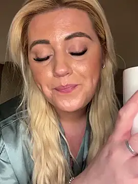 Snapshot of Blondiee3088 chatting on 8, 3, 2025 Blondiee3088 online show from 8, 3, 2025