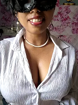 sandy naughty online show from 14, 2, 2026