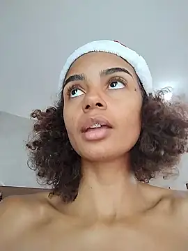 Snapshot of Emanuelle_manu chatting on 18, 12, 2024 Emanuelle manu online show from 18, 12, 2024