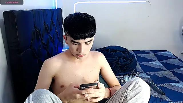 Snapshot of benji_hoter chatting on 28, 2, 2025 benji hoter online show from 28, 2, 2025
