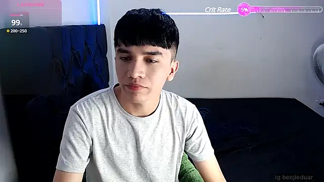 Snapshot of benji_hoter chatting on 5, 3, 2025 benji hoter online show from 5, 3, 2025