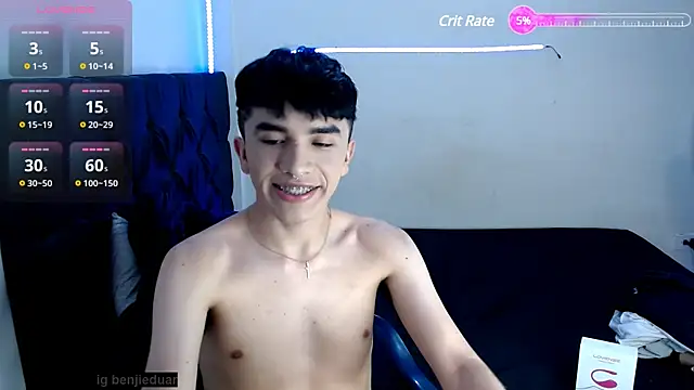 Snapshot of benji_hoter chatting on 8, 3, 2025 benji hoter online show from 8, 3, 2025