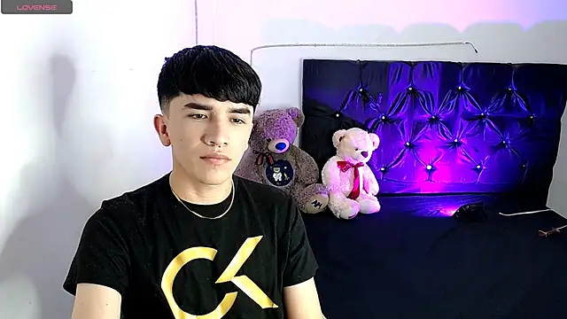 Snapshot of benji_hoter chatting on 1, 10, 2025 benji hoter online show from 1, 10, 2025