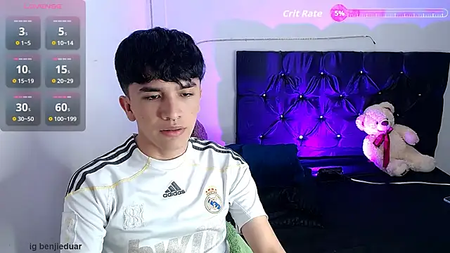 Snapshot of benji_hoter chatting on 3, 10, 2025 benji hoter online show from 3, 10, 2025