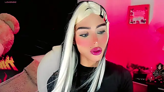 Snapshot of dollswit01 chatting on 22, 1, 2025 dollswit01 online show from 22, 1, 2025