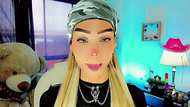 Snapshot of dollswit01 chatting on 25, 1, 2025 dollswit01 online show from 25, 1, 2025