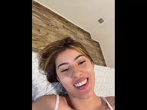 Snapshot of annieesweett chatting on 5, 7, 2026 annieesweett online show from 5, 7, 2026