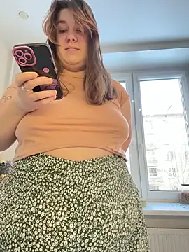 Snapshot of SuzieMurray chatting on 1, 2, 2026 SuzieMurray online show from 1, 2, 2026