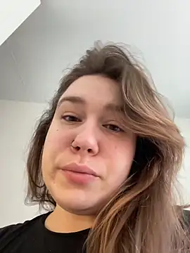 Snapshot of SuzieMurray chatting on 4, 3, 2026 SuzieMurray online show from 4, 3, 2026