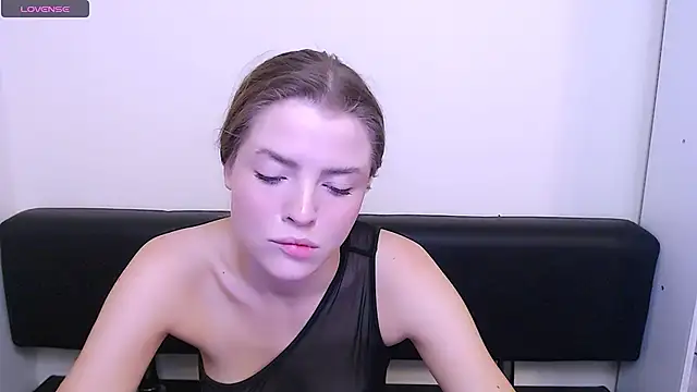 Snapshot of MissOliviaa_ chatting on 4, 12, 2024 MissOliviaa  online show from 4, 12, 2024