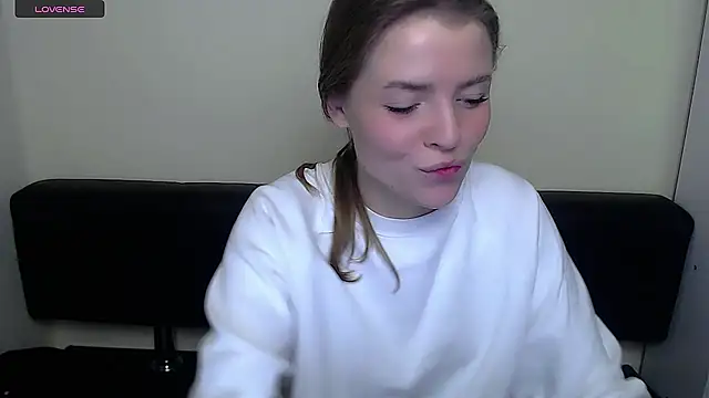 Snapshot of MissOliviaa_ chatting on 18, 12, 2024 MissOliviaa  online show from 18, 12, 2024