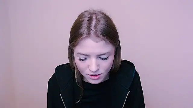 Snapshot of MissOliviaa_ chatting on 4, 1, 2025 MissOliviaa  online show from 4, 1, 2025