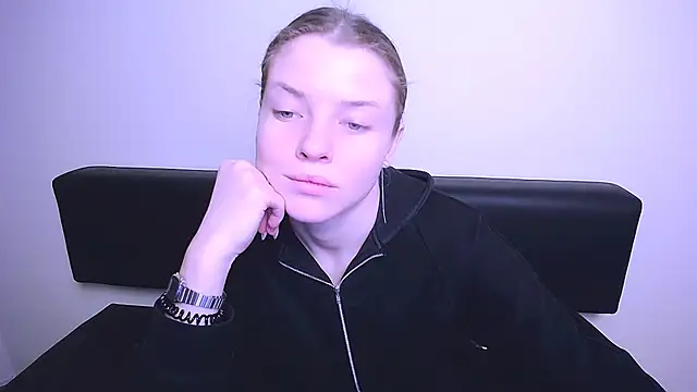 Snapshot of MissOliviaa_ chatting on 4, 2, 2025 MissOliviaa  online show from 4, 2, 2025