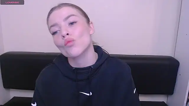 Snapshot of MissOliviaa_ chatting on 7, 3, 2025 MissOliviaa  online show from 7, 3, 2025