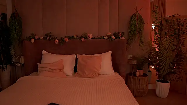 Snapshot of Smiley_Mia chatting on 18, 9, 2025 Smiley Mia online show from 18, 9, 2025